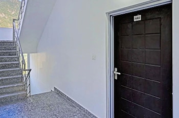 hotel the komfy stayz dehradun