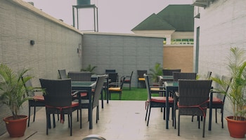 wellington blu hotel and suites