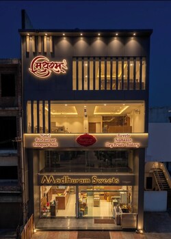 hotel madhuram shivpuri