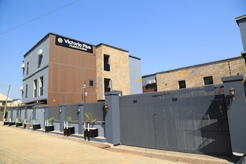 victoria plus hotel and suites