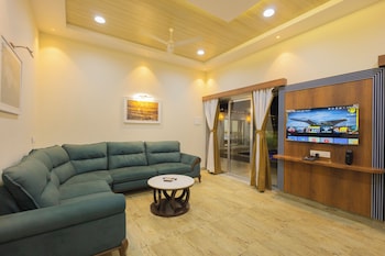 serene villa by ilif hotels