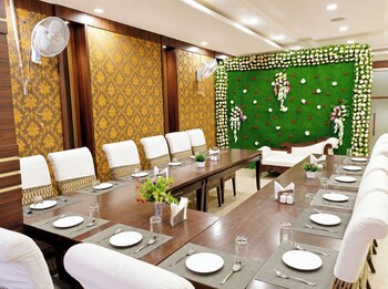 hotel the puja residency varanasi