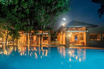 paradise bay resort arugambay