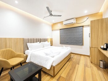 Premium Hotel The Cos-Mos,,3 star