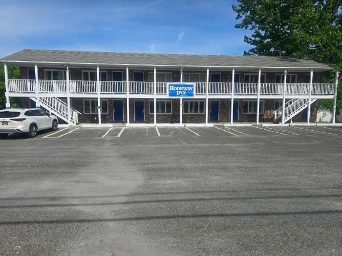 Rodeway Inn,,2 star