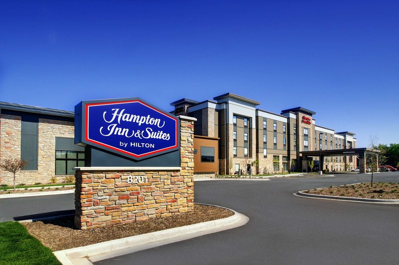 Hampton Inn & Suites Milwaukee West