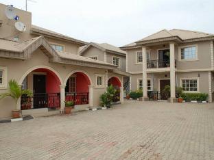Heritage Inn And Suites,,3 star