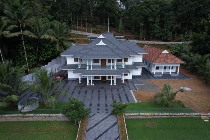 Humblebee Retreat Thattekad,,4 star