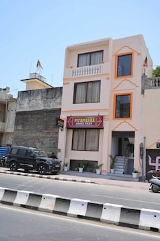 pitambara homestay