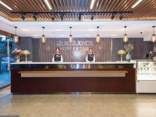 james joyce coffetel beijing tiananmen square qiaowan metro station store