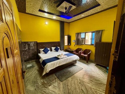 room-image