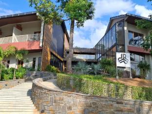 Red River Retreat,,4 star