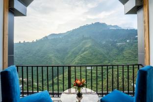 White Flower Hill Retreat,,5 star