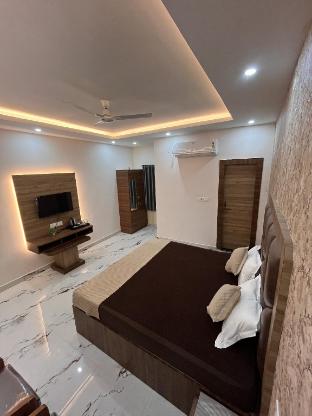 Pepper Stayz In Ayodhya Near Ramjanmabhoomi,,5 star