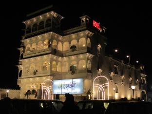 Hotel Vrindavan Palace ,,5 star