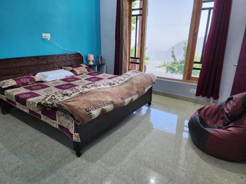 room-image