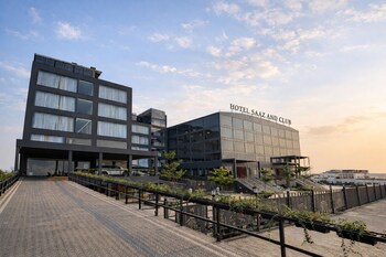 saaz hotel club and convention centre