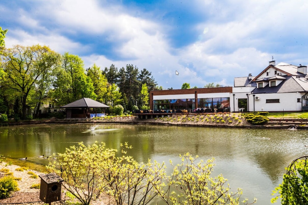 Kolumna Park Hotel,Lask>>Dobron,3 star