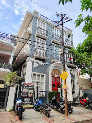 hotel la maison and banquet lucknow uttar pradesh