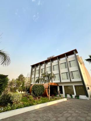 Hotel Nestway Begampur Haryana,,5 star