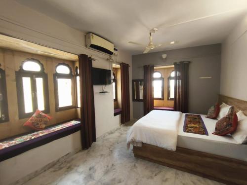 room-image