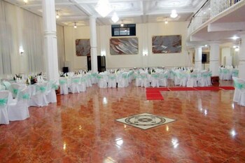 Girafe Hotel,Central>>Yaounde,2 star