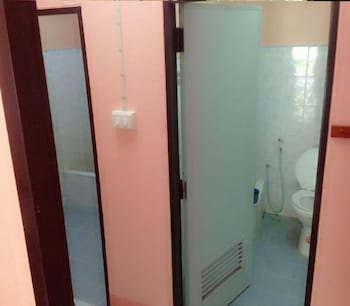 Chokdee Resort,Near Ko Chang Medical Clinic International,2 star