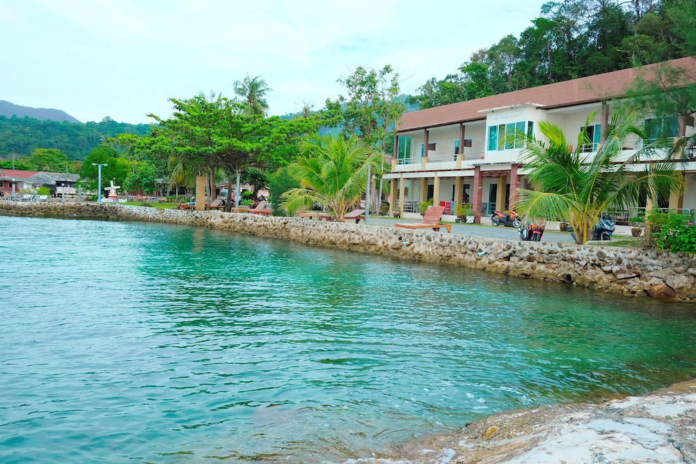 Chokdee Resort,Near Ko Chang Medical Clinic International,3 star