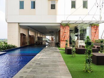 homey and comfy stay studio apartment at b residence