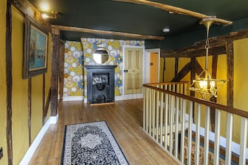 Luxury 3 Bed Manor House Hot Tub Cinema Room Skytv,,4 star
