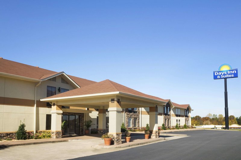 Days Inn & Suites By Wyndham Commerce,Commerce>>Athens,2 star