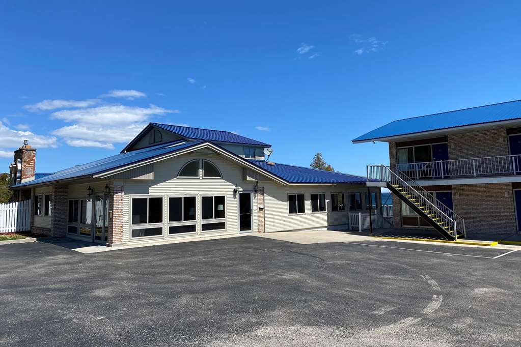 days inn and suites by wyndham st ignace lakefront