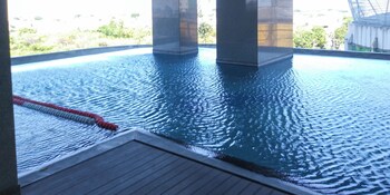 nice and comfortable living 1br at grand sungkono lagoon apartment
