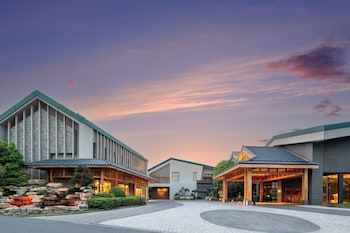 hyakumangoku onsen hotel free shuttle service to shanghai disneyland