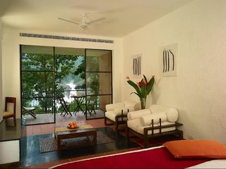 Rainforest Boutique Resort,Chalakudy>>Athirapally,3.5 star