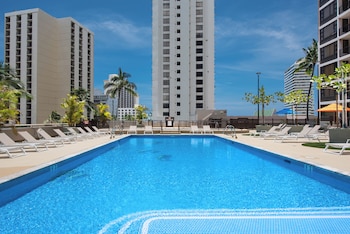 mountain view near waikiki beach w 2 beds and parking