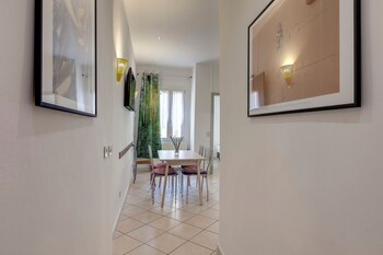 mamo florence zalinda aparment