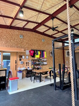 Crossfit Otoyo Strength Tiny House,,3 star