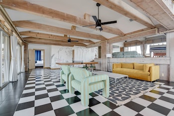 Kamp By Brightwild Rooftop Penthouse On Duval,,2 star