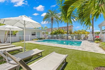 new modern king suite steps to the beach