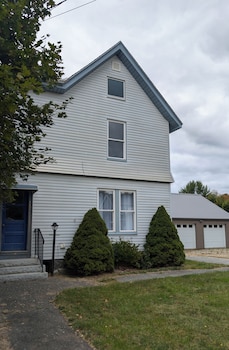 Newly Renovated Acadia Apartment Maple Street,,3 star
