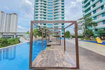 homey and restful studio grand kamala lagoon apartment