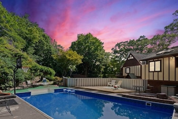Westchester Castle Ossining,45 Wolden Rd Ossining Ny 10562 Usa,2 star