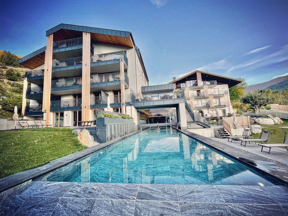 Maraias Luxury Suites & Apartments,,4 star