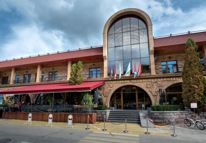 Kecharis Hotel And Resort