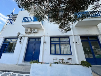 stellas loft in center of tinos
