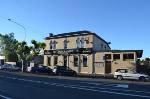 the prince albert backpackers and bar