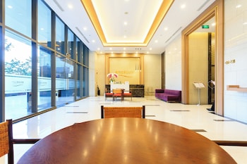 amazing cbd rivergate apartment and pool