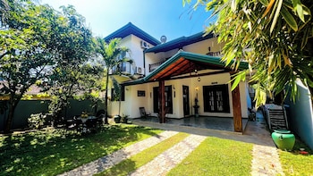 galle catamaran villa