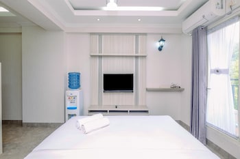homey studio room at podomoro golf view apartment